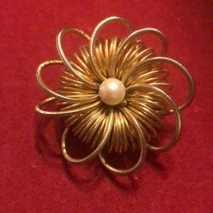 VTG MCM gold tone wire starburst pin with pearl